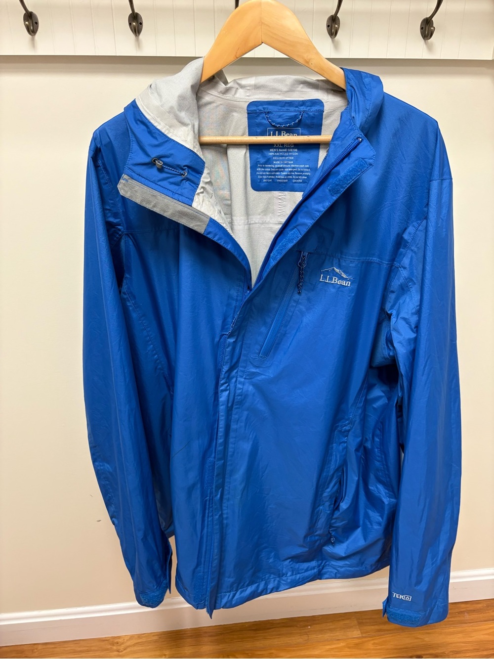 L.L. Bean Men’s Bright Blue Hooded Rain Jacket